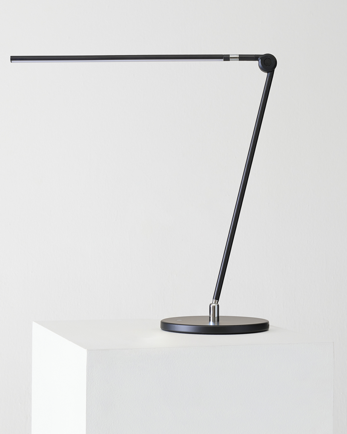 Futuristic 2024 desk lamp