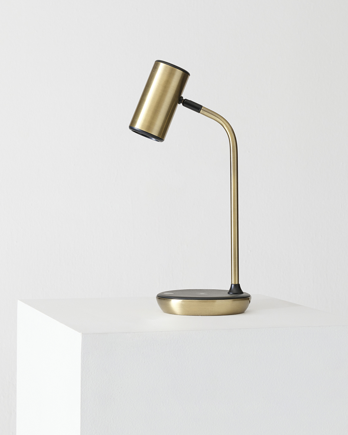 Ezra Brass Office Table Lamp | Wireless Charging Station | Brightech