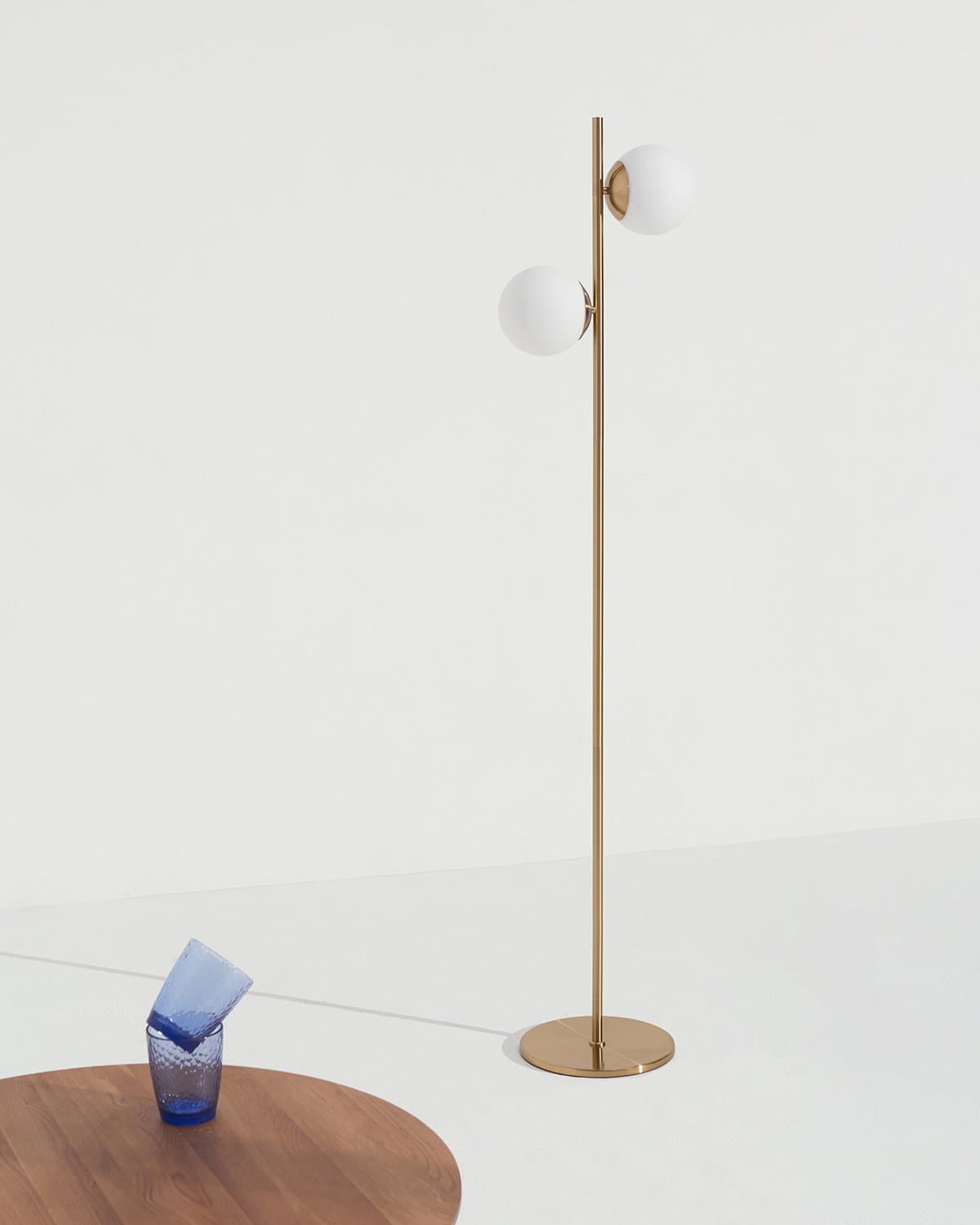 Sphere and stem floor shop lamp